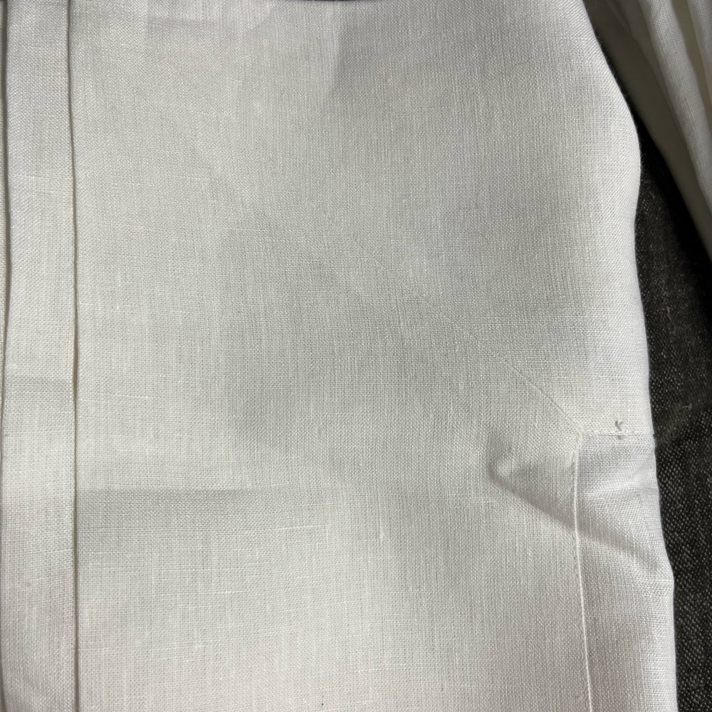 Beautiful new white linen tablecloth and 16 napkins